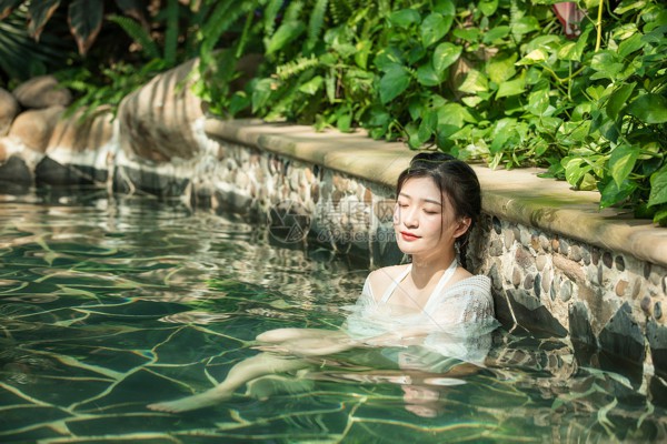 湖边小屋，武汉平民桑拿的温暖角落